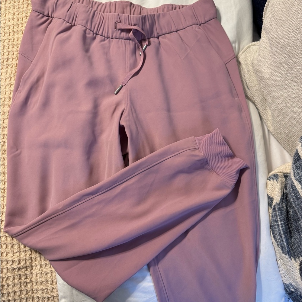 Women’s Lululemon mauve pink joggers